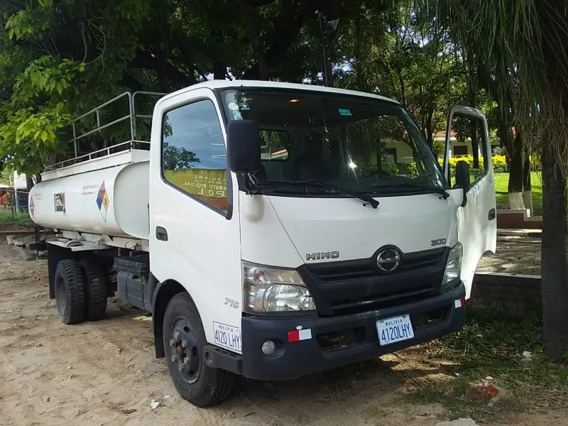 Cisterna para transporte de Jet Fuel A-1 de CR Petrologist en Santa Cruz, Bolivia