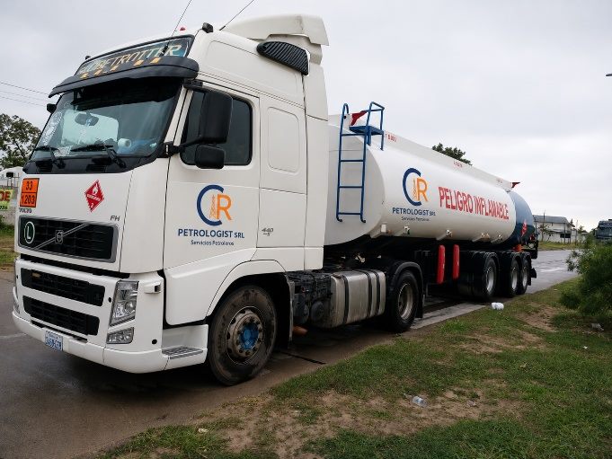 Transporte y suministro de combustibles líquidos de CR Petrologist SRL