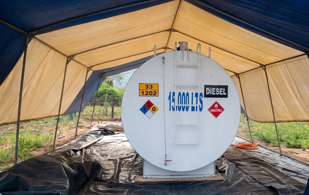 Tanque de diésel de 15.000 litros bajo control de calidad y supervisión técnica, Bolivia